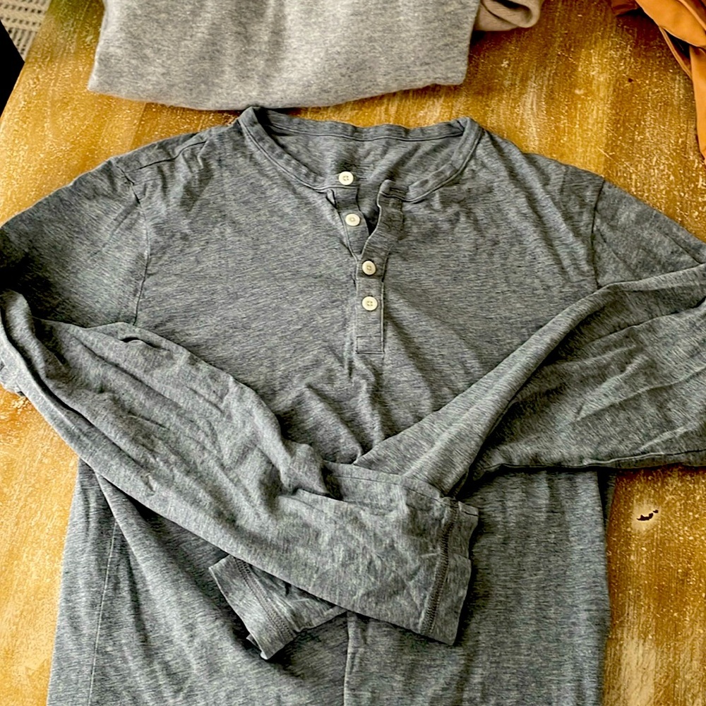 Men’s Patagonia Henley- small